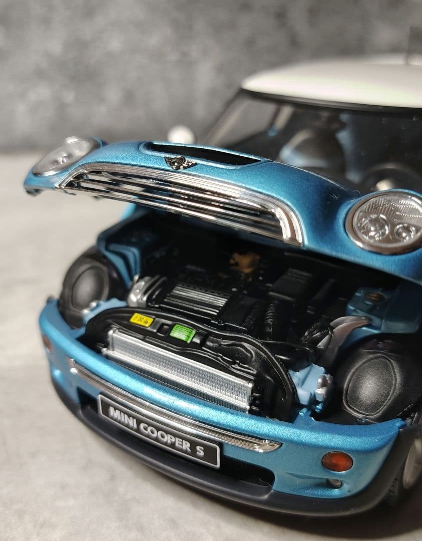 AUTOart 1:18 scale Mini Cooper Blue Diecast Model Car