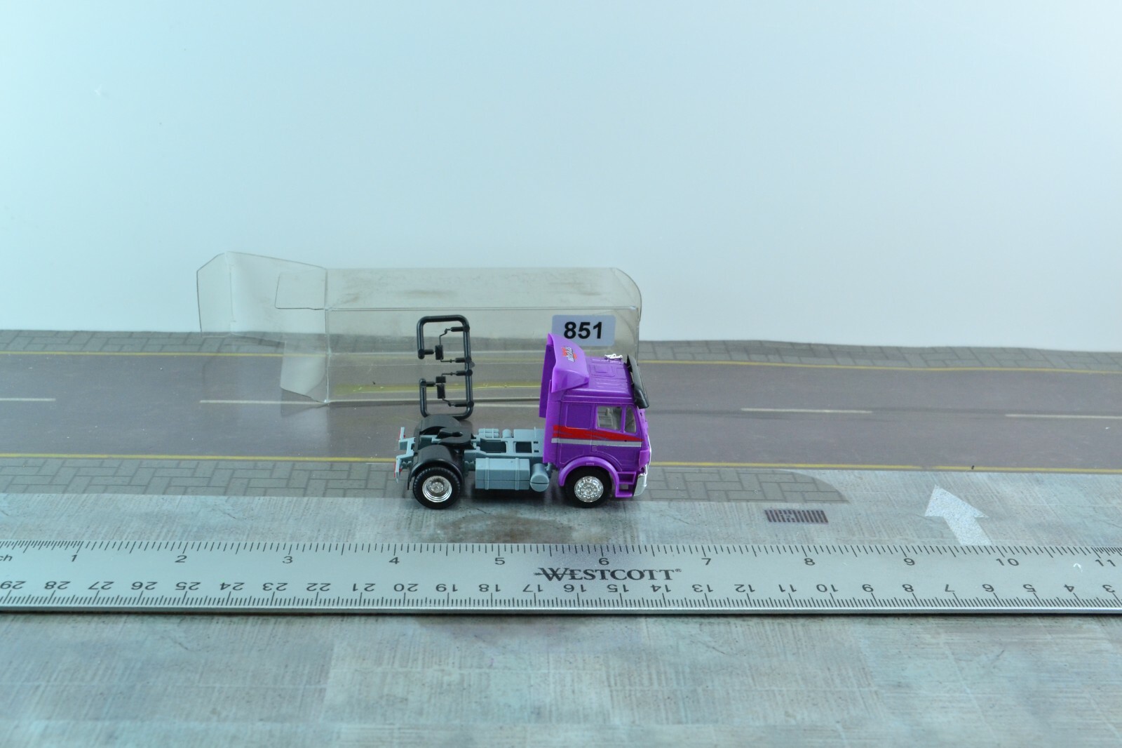 Herpa Mercedes SK Tractor Unit Truck WHISKAS Purple 1:87 Scale (HO851)