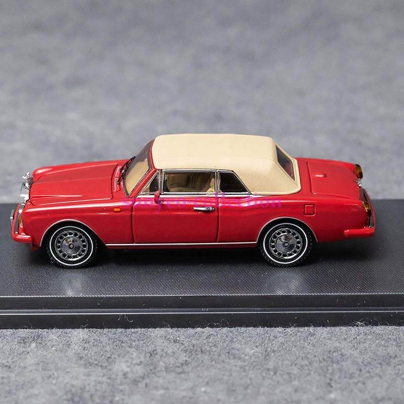1:64 Red 1993 Rolls-Royce Corniche IV Hardtop Coupe Diecast Model Car