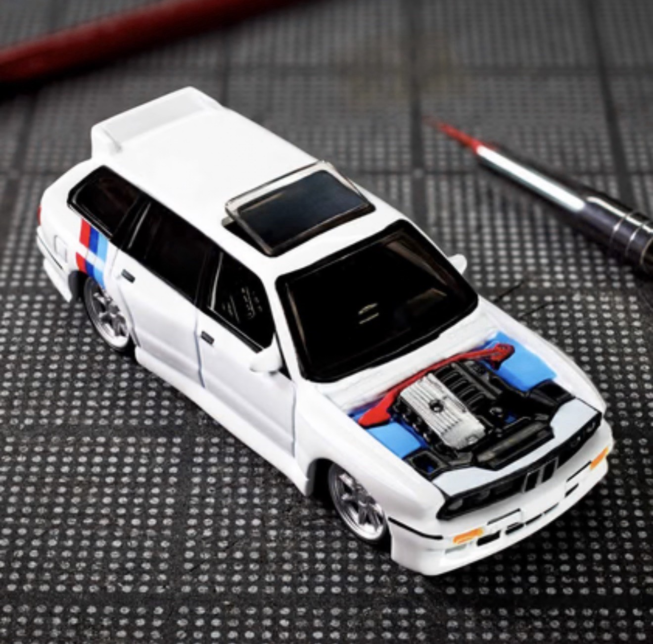 Hot Wheels Elite 64 1990 BMW 318i Touring (New and Sealed) #HNJ60