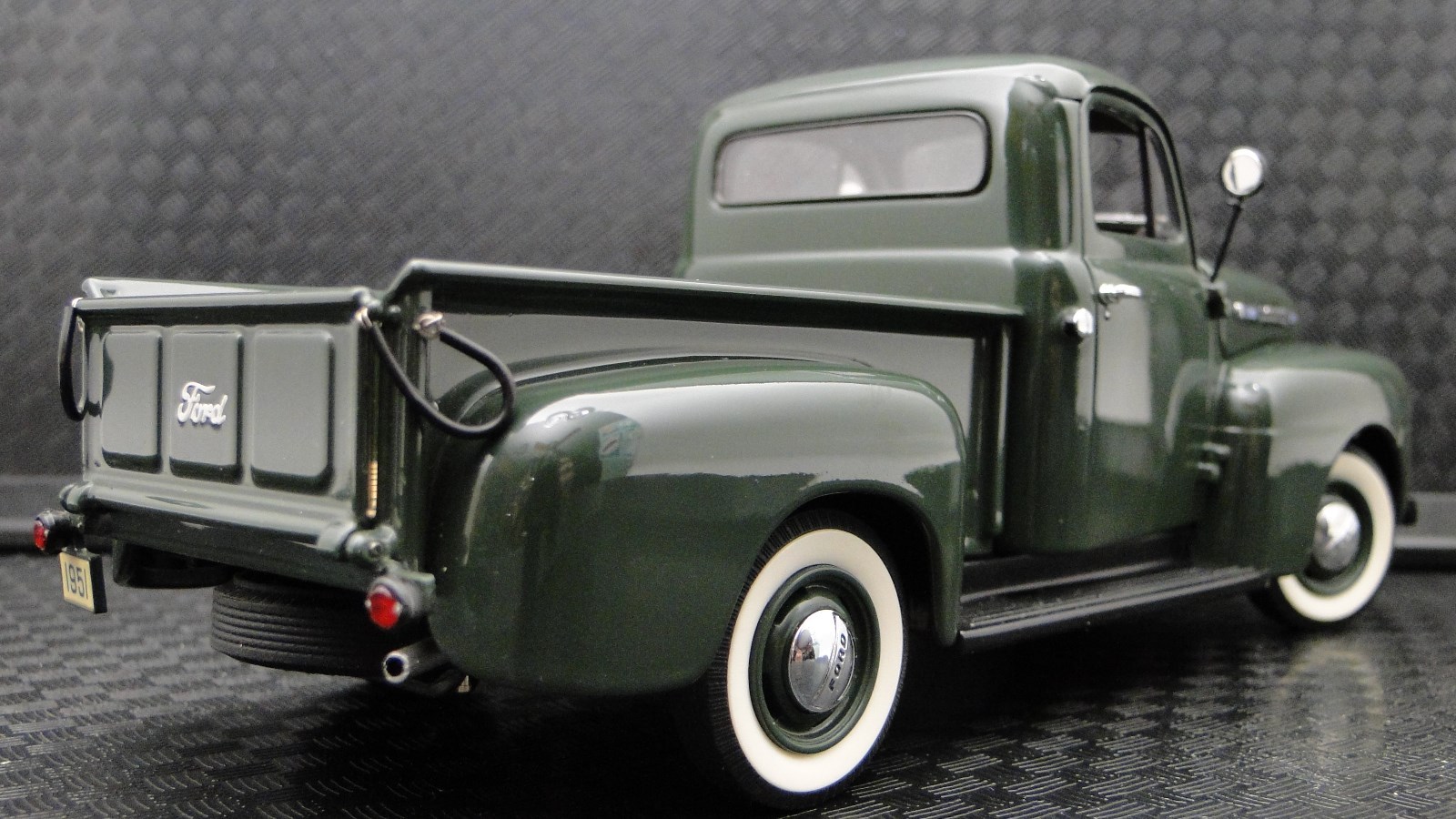 Ford1 24Pickup Truck18Wagon Vintage Classic Custom Built Metal Body Model Car