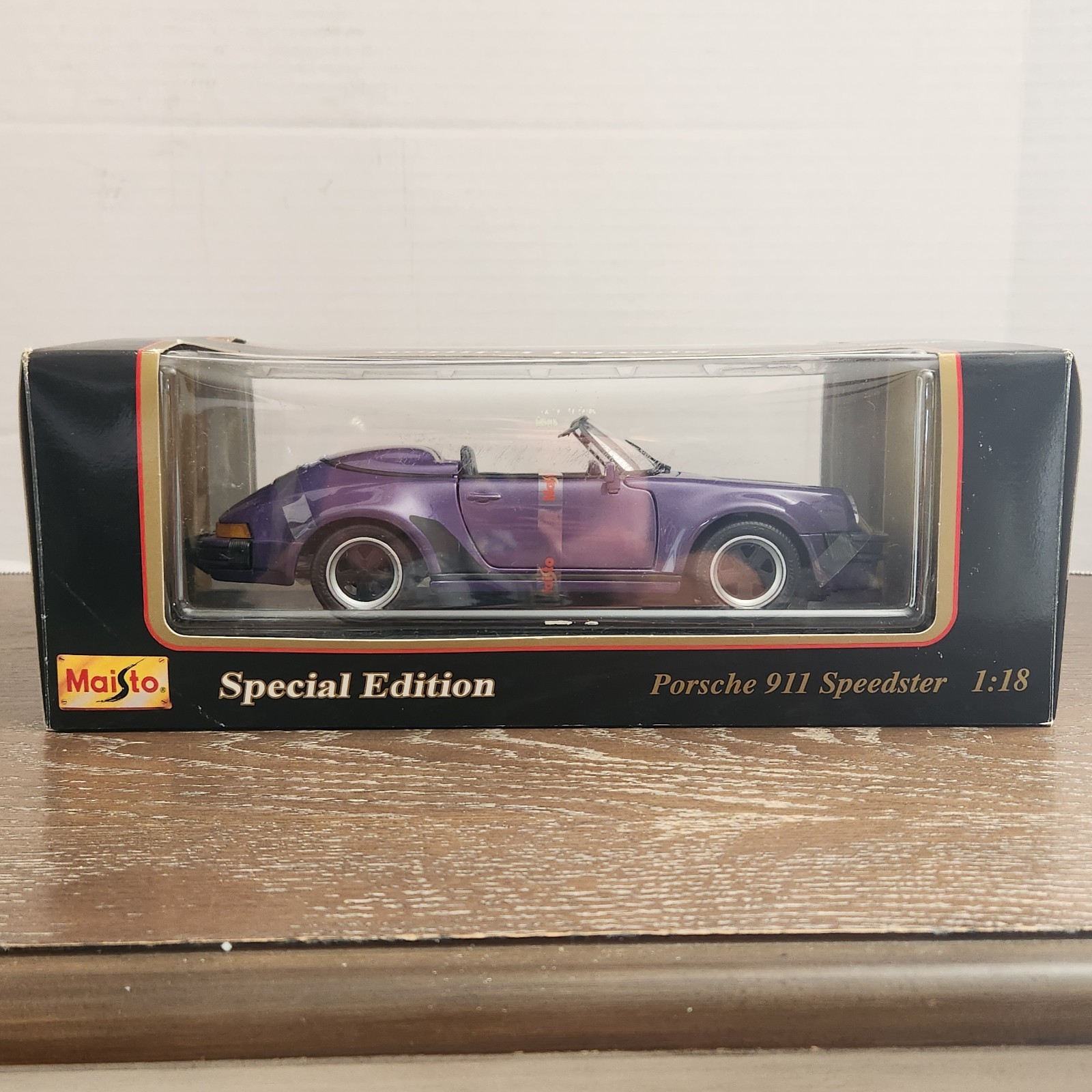 Maisto 1989 Purple Porsche 911 Speedster 1:18 Die Cast With Stand New Open Box