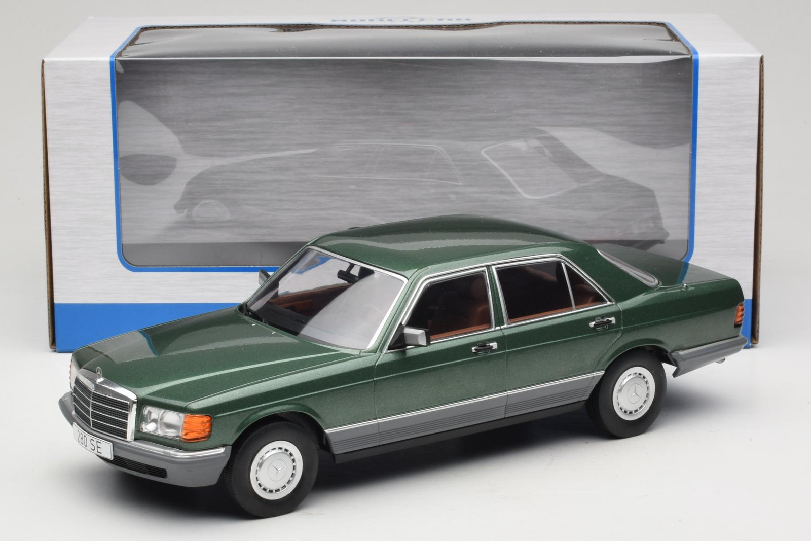 Mercedes S-Class W126 Metallic Green 1:18 MCG | MCG18549