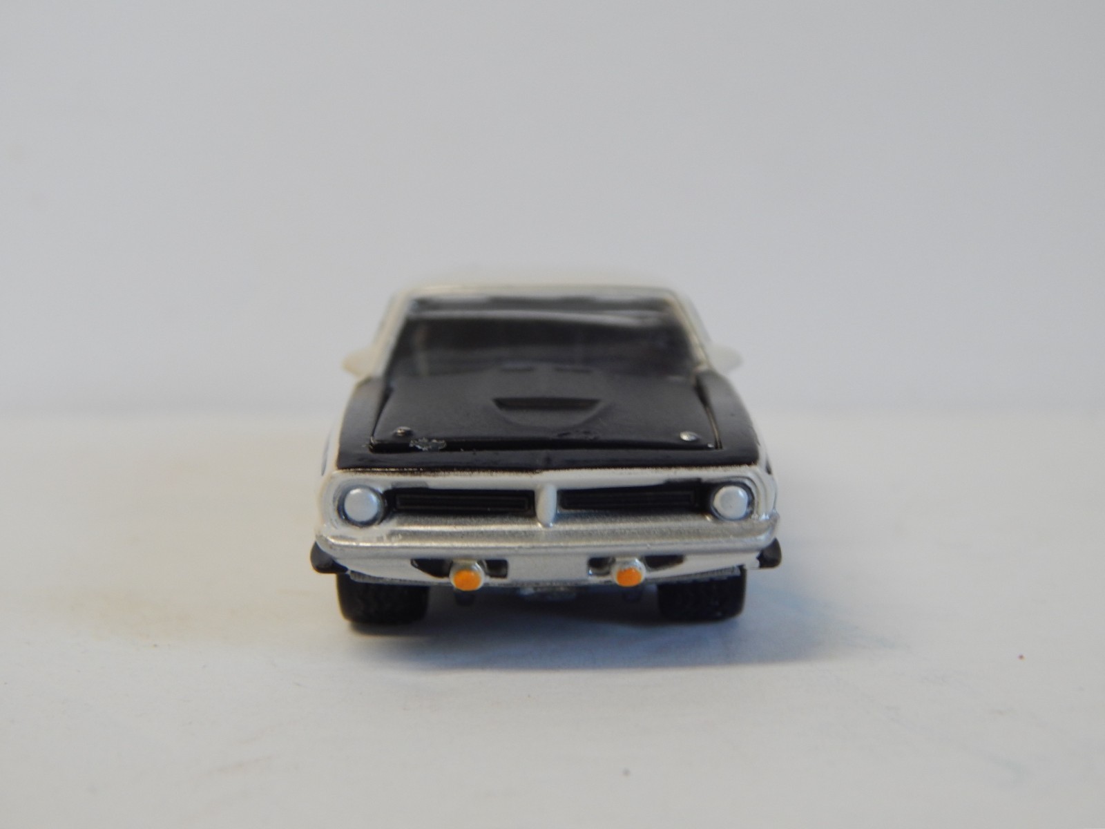 LOOSE JOHNNY LIGHTNING MOPAR WHITE ’70 AAR CUDA NICE