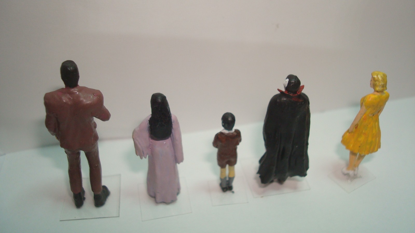 1/64 Scale the Munster’s family only. No car or backdrop is included.