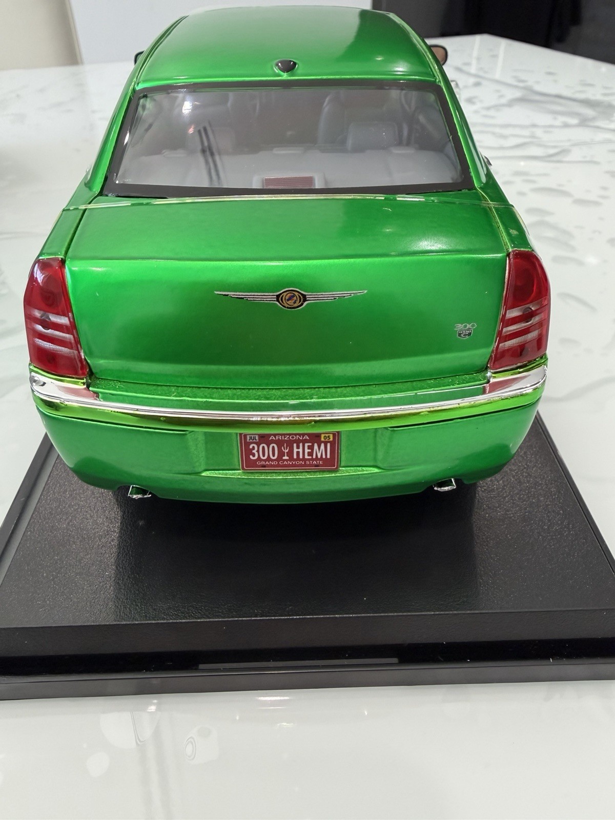 2005 Chrysler HEMI 300C Green 1:18 Scale Diecast Model Car Maisto SpecialEdition
