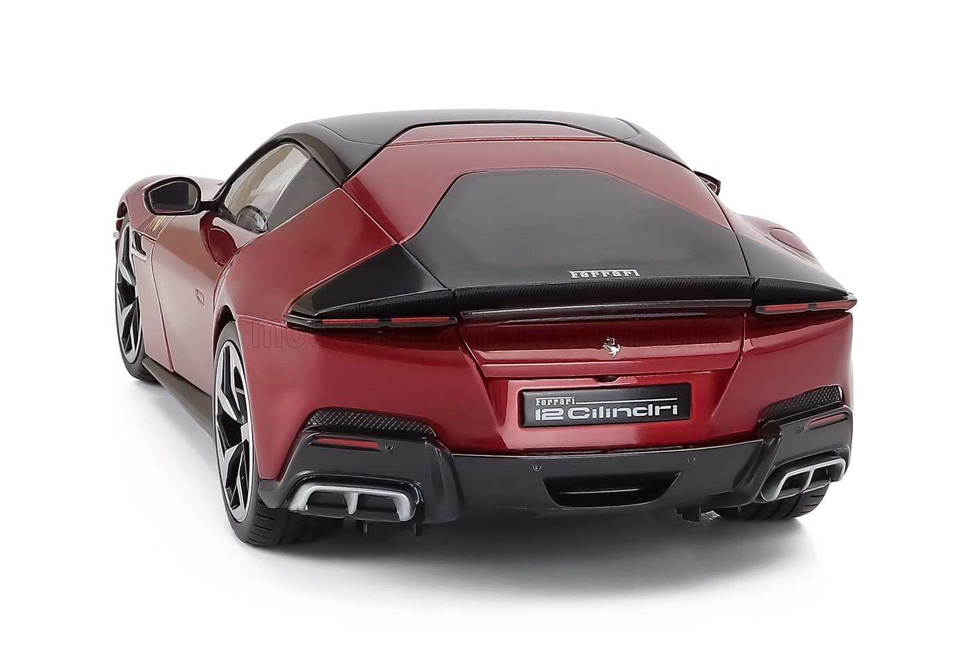 Polistil 1:18 Ferrari 12Cilindri 2024 Imola Red Metallic with Showcase (18FE0…