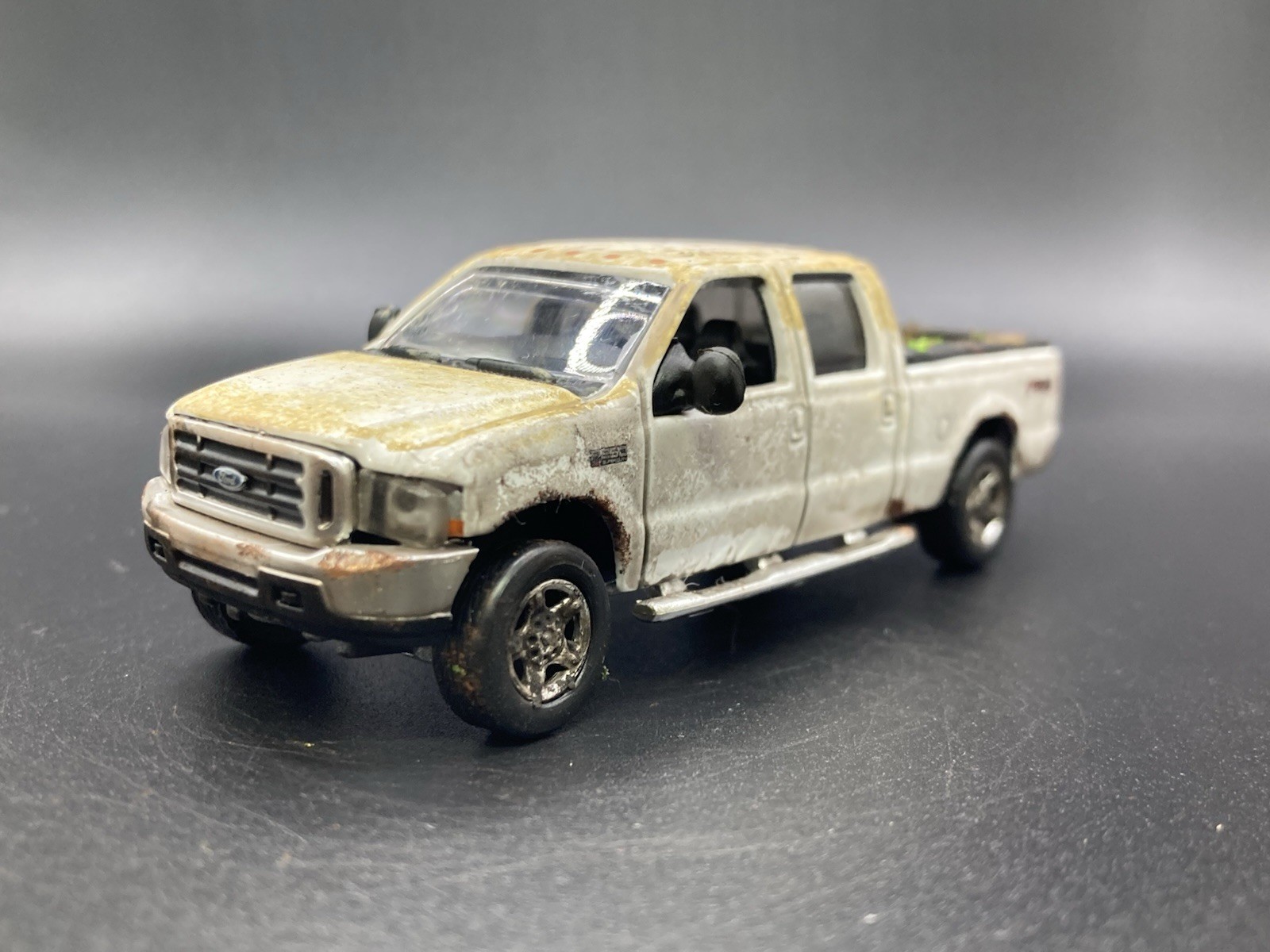 2004 Ford F-250 Weathered Rusty 1/64 Diecast Custom Super Duty 4×4 Pickup Truck