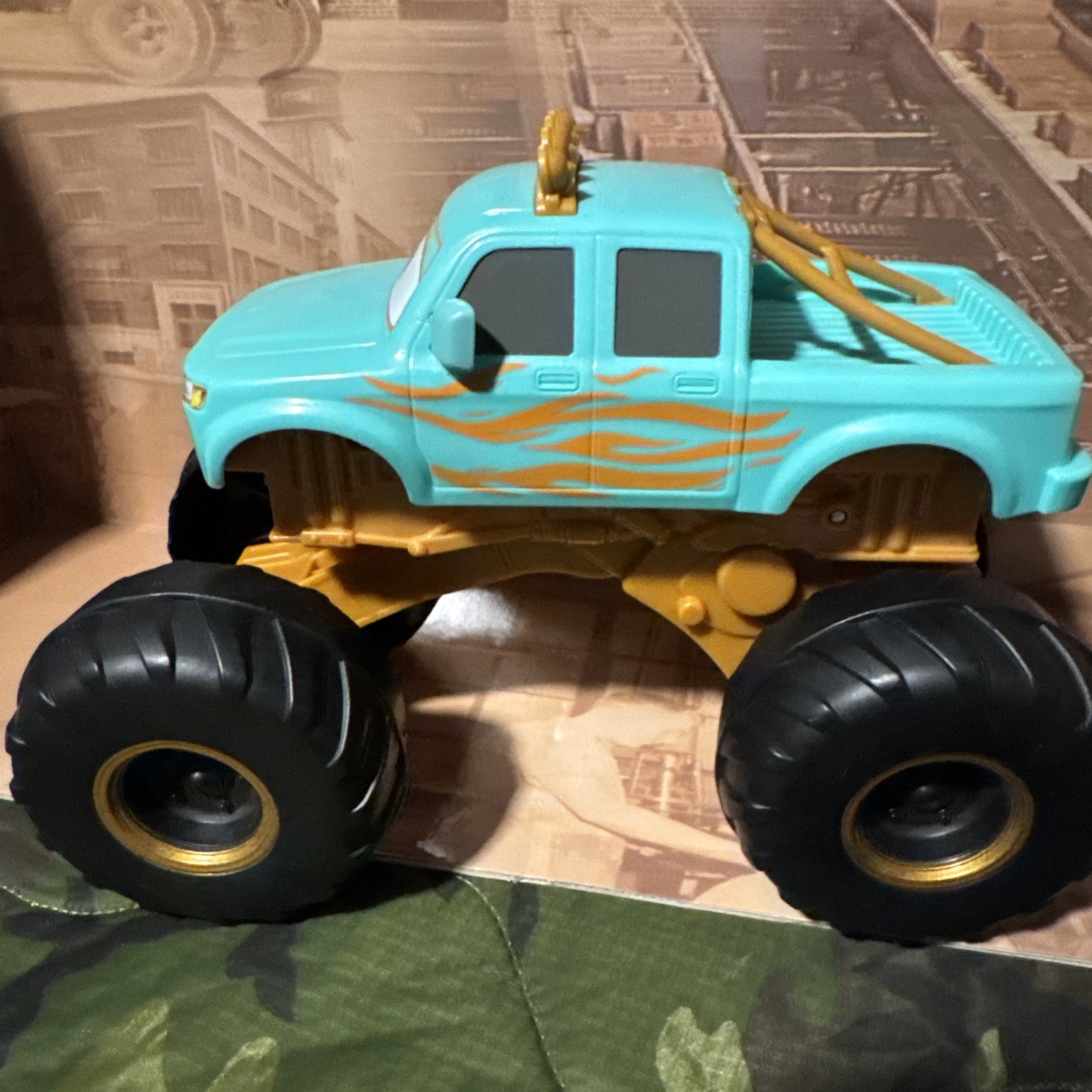 Disney Pixar Cars Ivy Monster Truck Mattel Road Trip Ivy