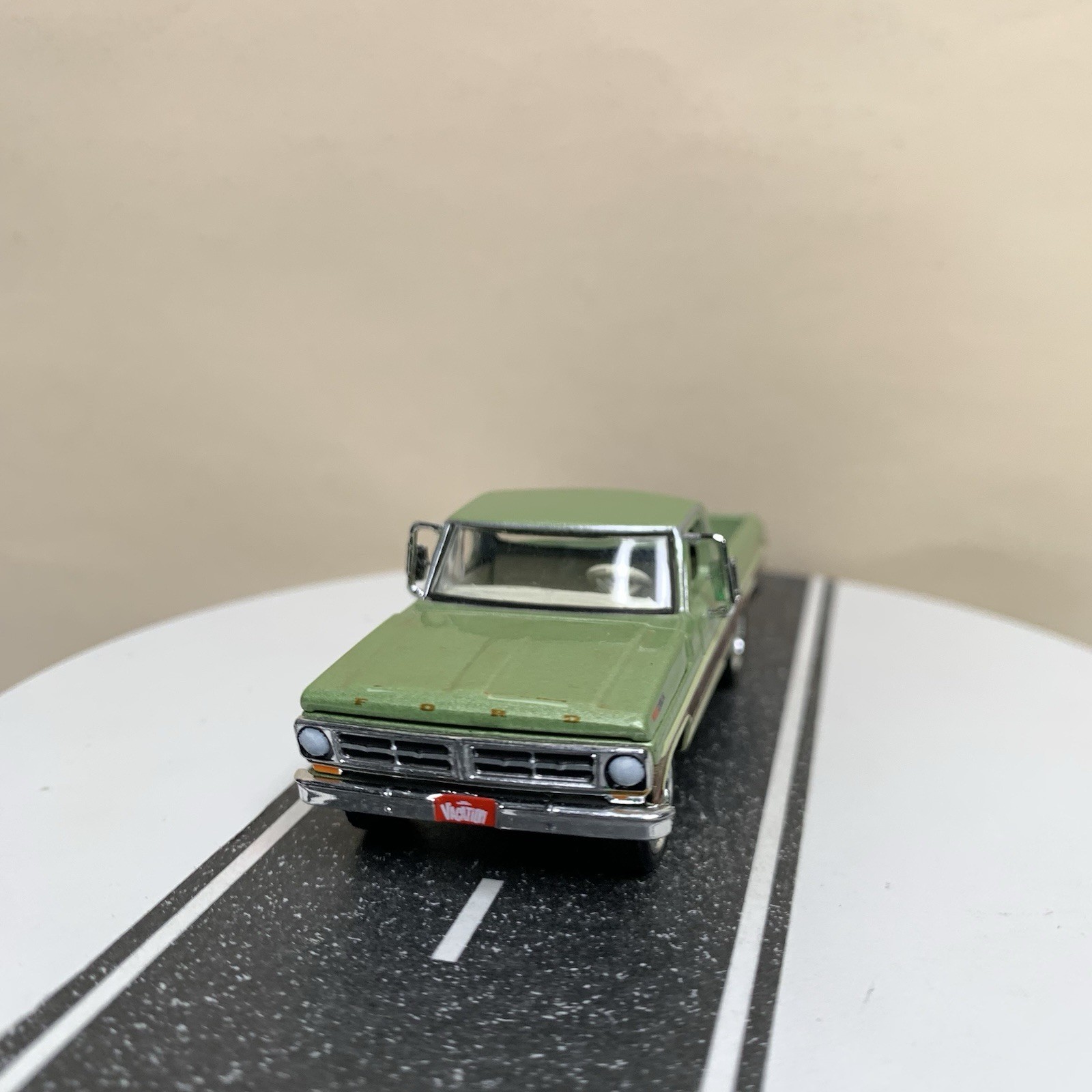 Greenlight 1972 Ford F-100 Pickup Truck Green w/Wood Panel Detail 1:64 NM
