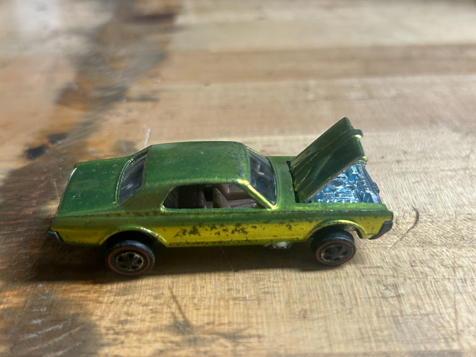 Hot Wheels Custom Cougar Small Tank – Antifreeze Yellow Green – Red Line