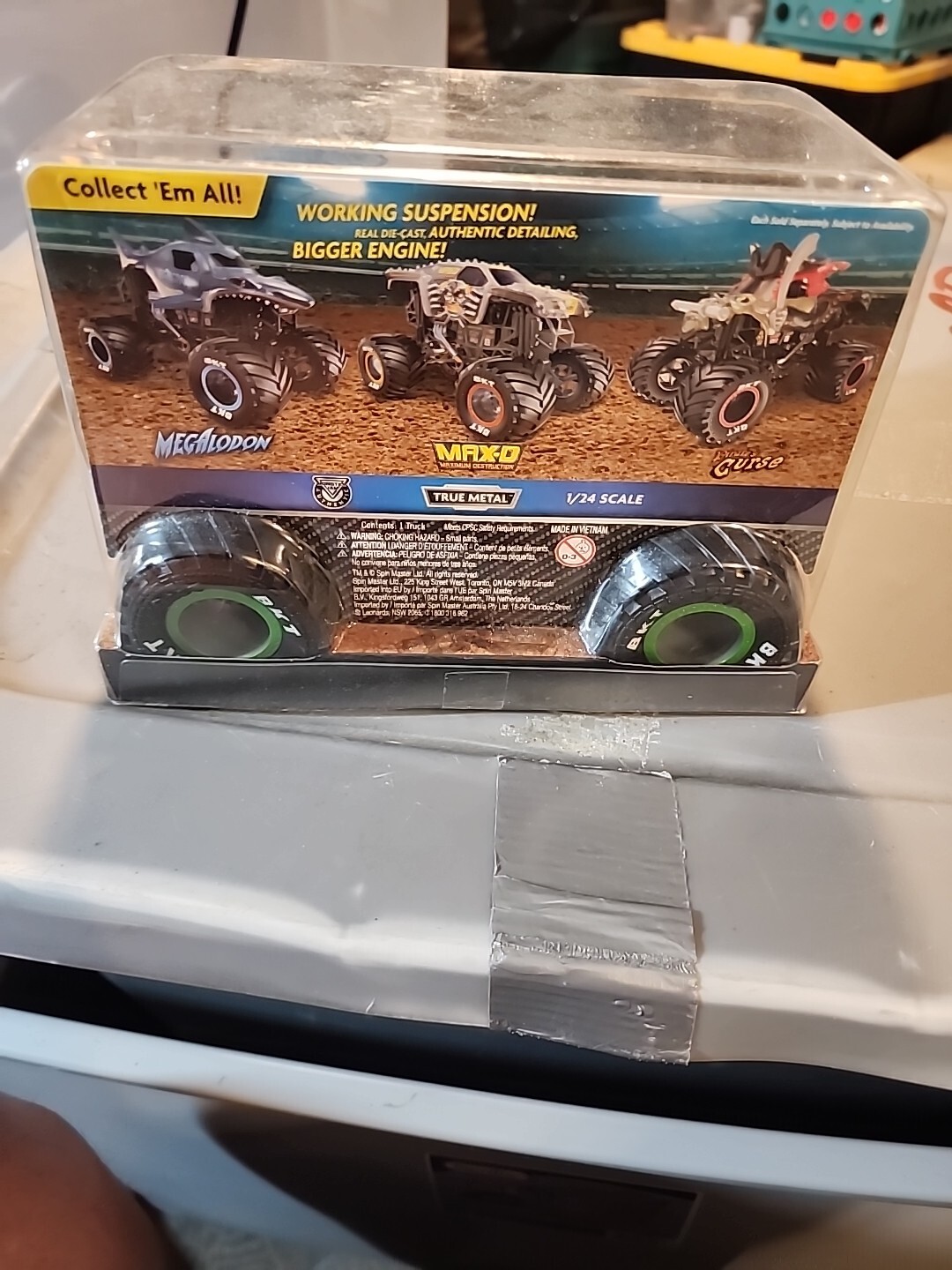 Monster Jam Grave Digger Monster Truck 1:24 Scale Diecast Vehicle By Spin Master