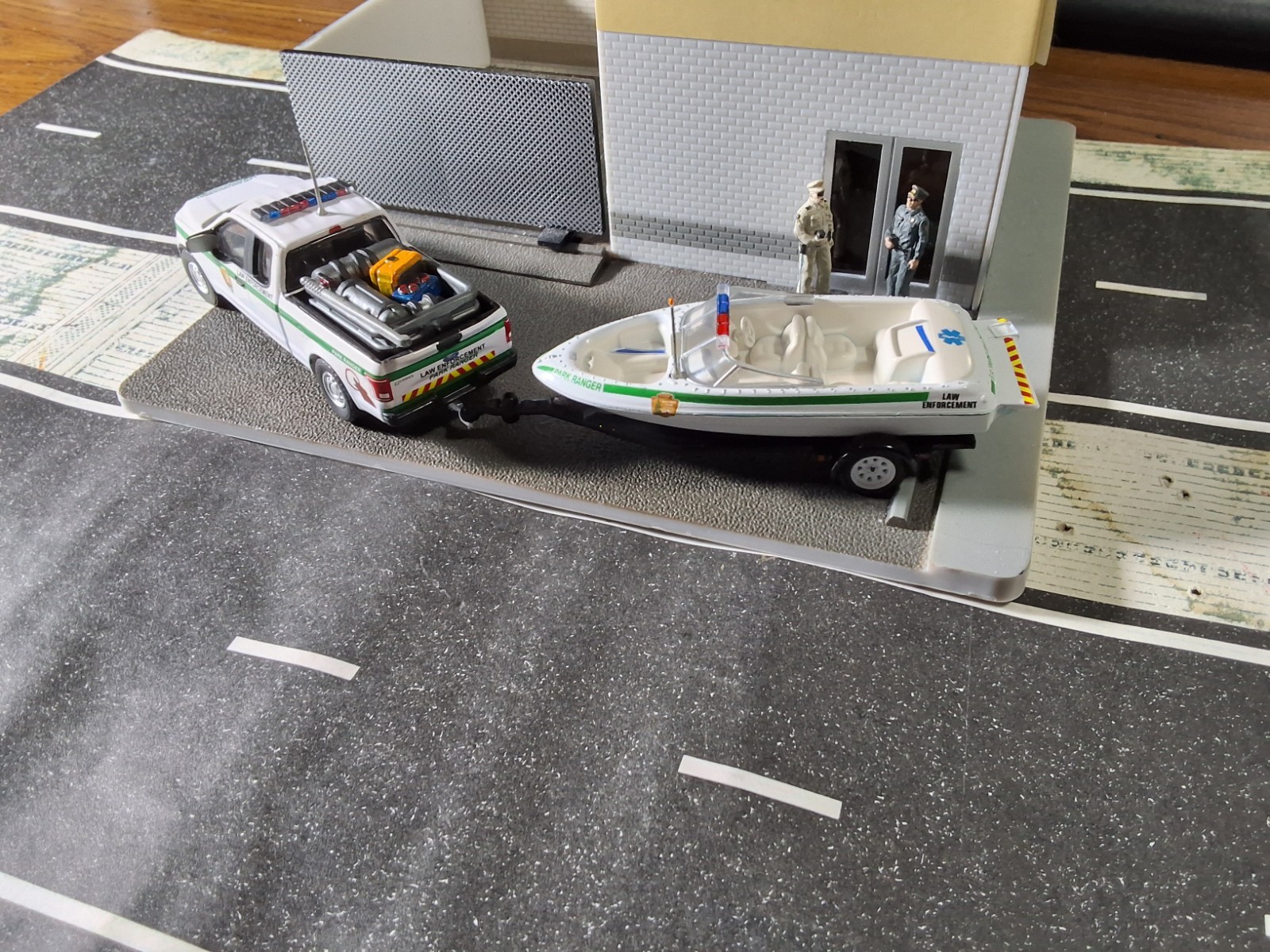 Greenlight Police Ford Custom PARK RANGER LAW ENFORCEMENT BOAT SET ONE OF A KIND