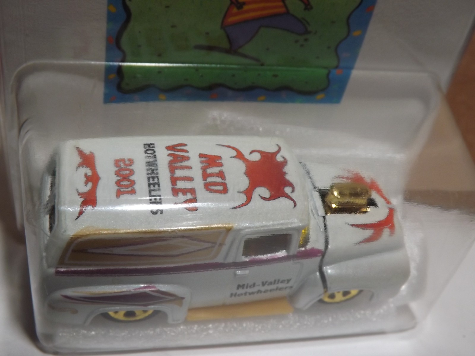 Custom Hotwheels 2001 Mid-Valley Hotwheelers Pearl White ’56 Ford Panel Club Car