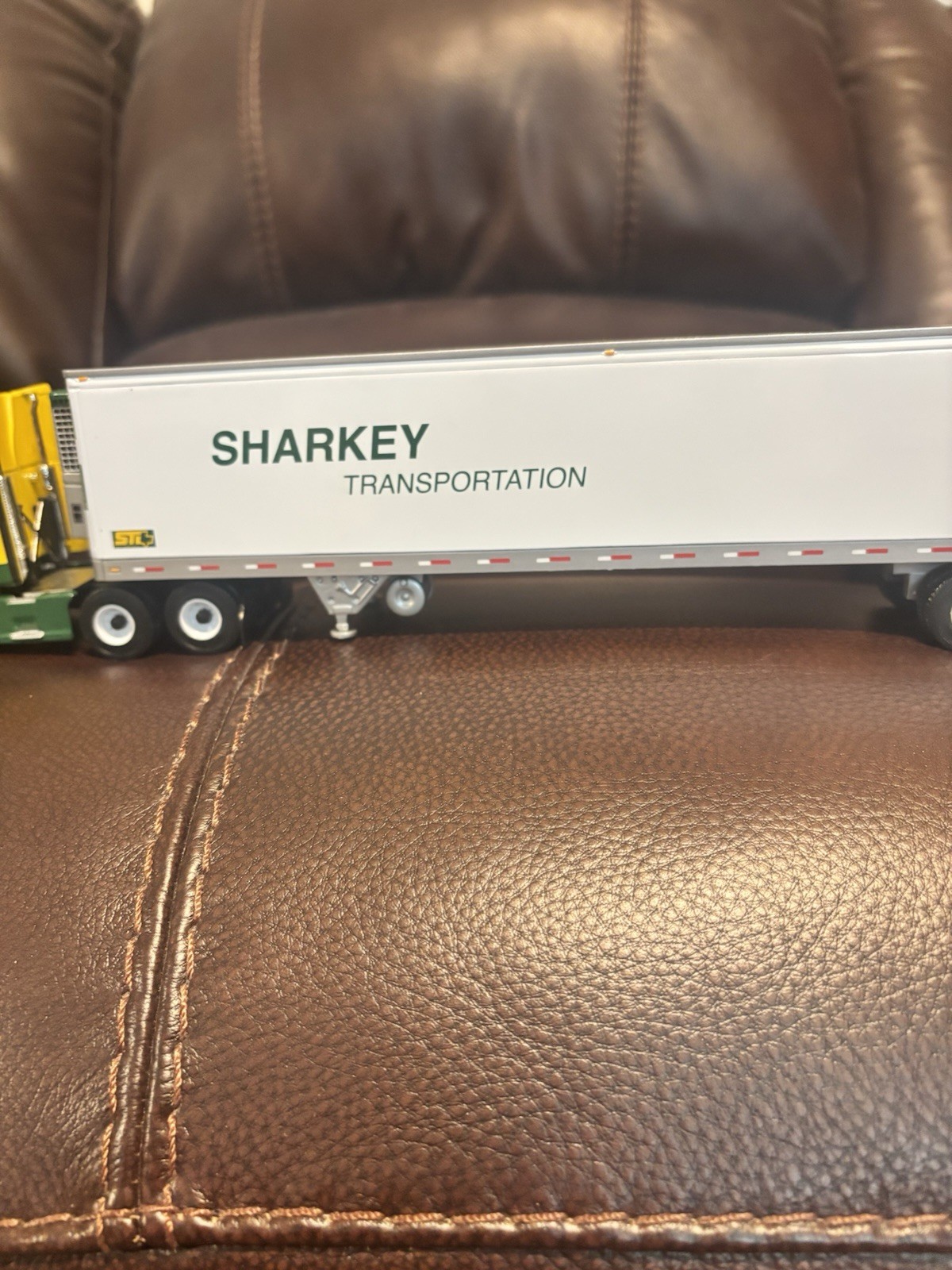 First Gear Mack Vision 1:54 Sharkey Transportation Tractor & 48′ Trailer 50-0157