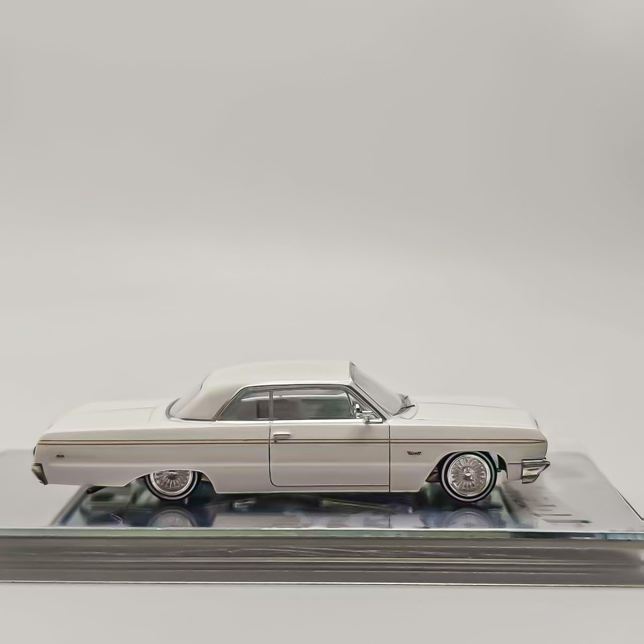 97M 1:64 Corona Impala SS 1964 Lowrider Hydraulic Chassis Diecast Model Car