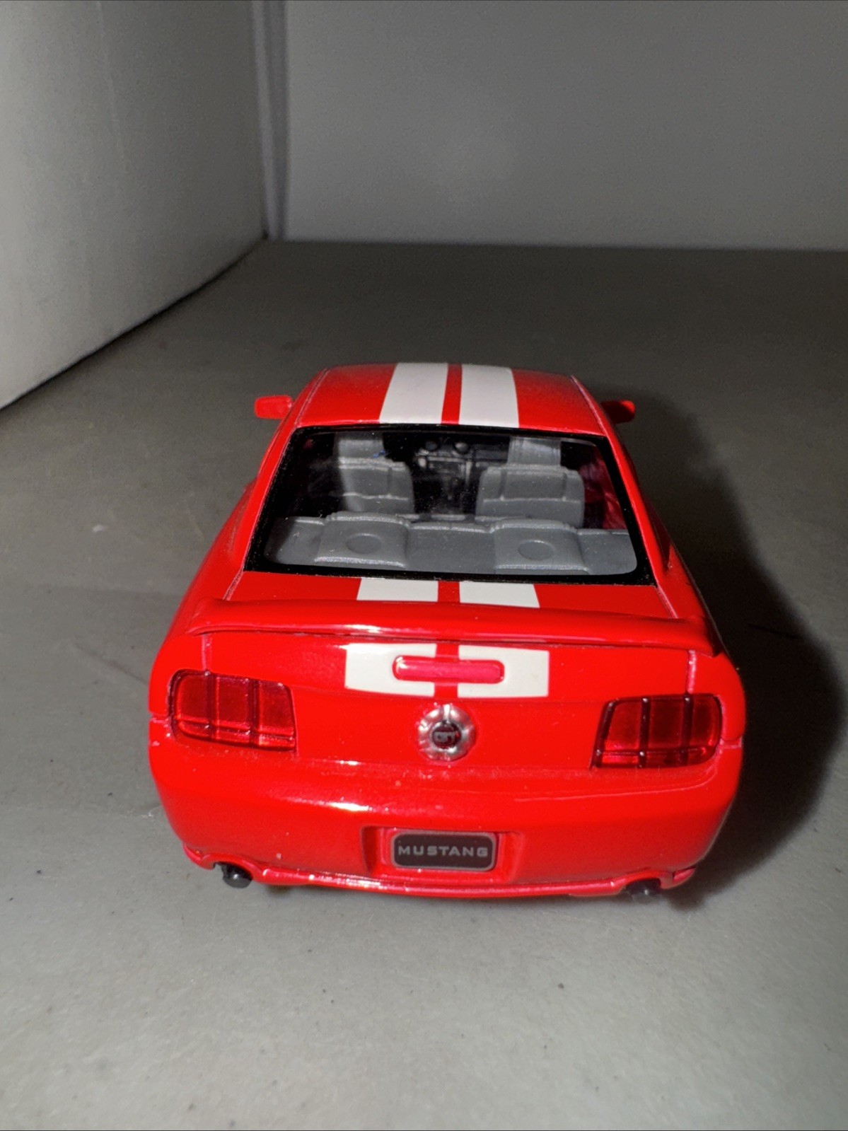 2006 Kinsmart Kintoy 1:32 Die Cast Ford Mustang Pull Back Action Toy Car Red