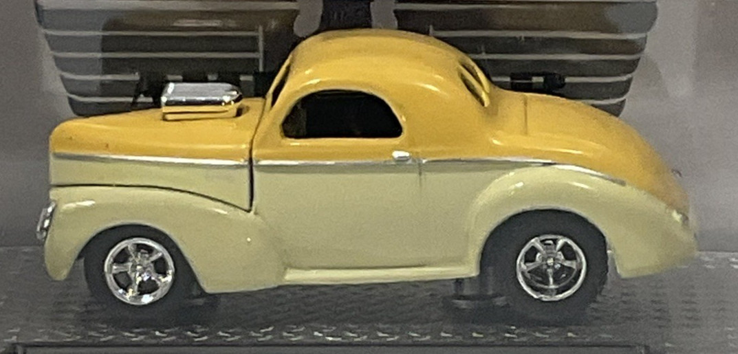 M2 Machines 1941 ’41 WILLYS COUPE R77 23-26 Americar Yellow/Cream 1/64 2023