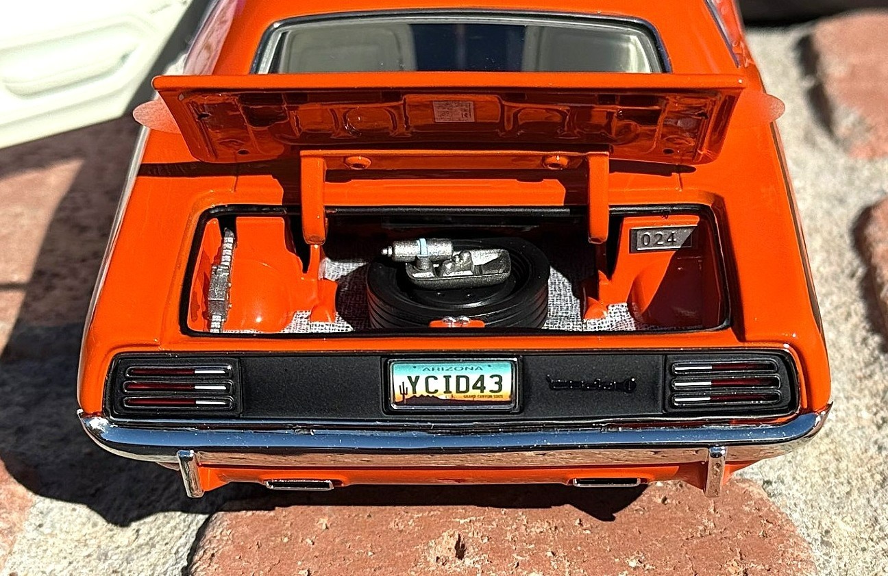 1/18 scale, YCID #43, 1970 HEMI Cuda, 1-199 in VITAMIN C ORANGE, NEW RELEASE !