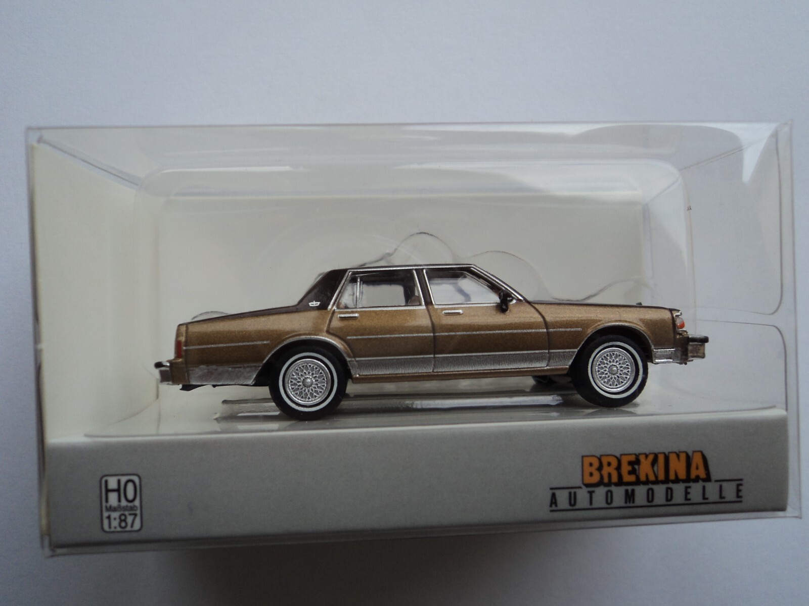 BREKINA 1987 CHEVROLET CAPRICE LIGHT BROWN / DARK BROWN HO 1/87 PLASTIC