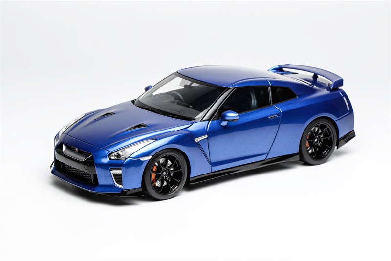 MotorHelix 1/18 Nissan GTR R35 Track Edition NISMO T-Spec 2020 Diecast Model Car