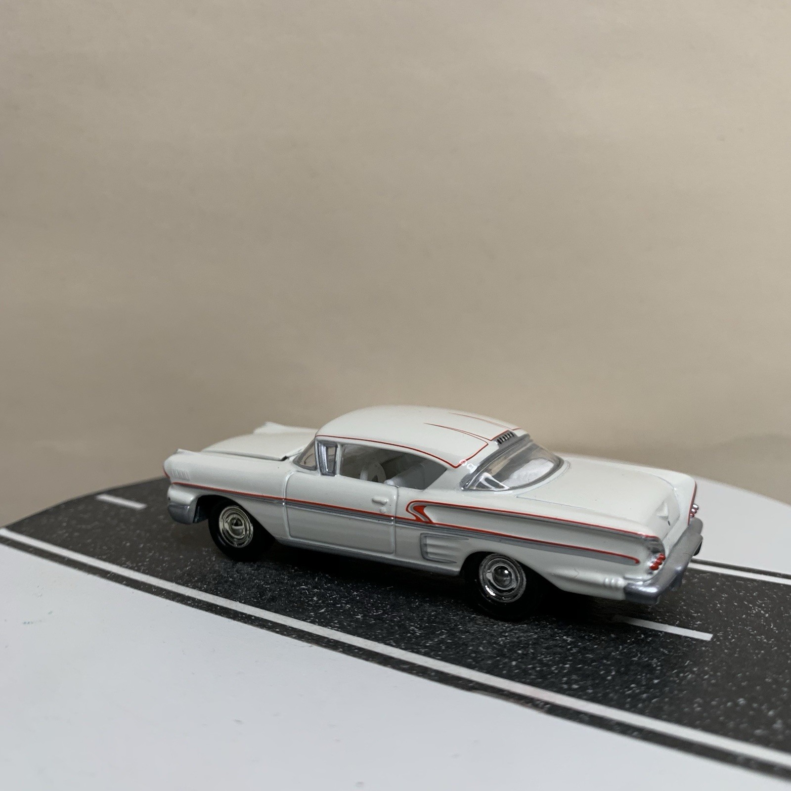 Johnny Lightning American Graffiti 1958 Chevy Impala 2-Door White Red 1:64 NM
