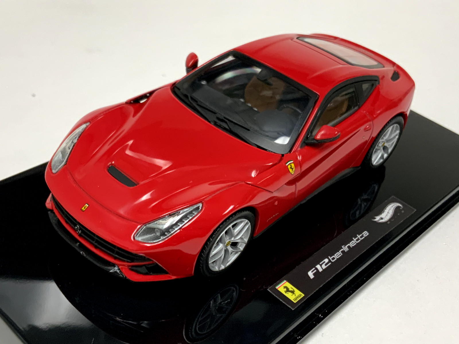 1/43 Mattell Hot Wheels Elite Ferrari F12 Berlinetta in rosso Corsa Red CF22