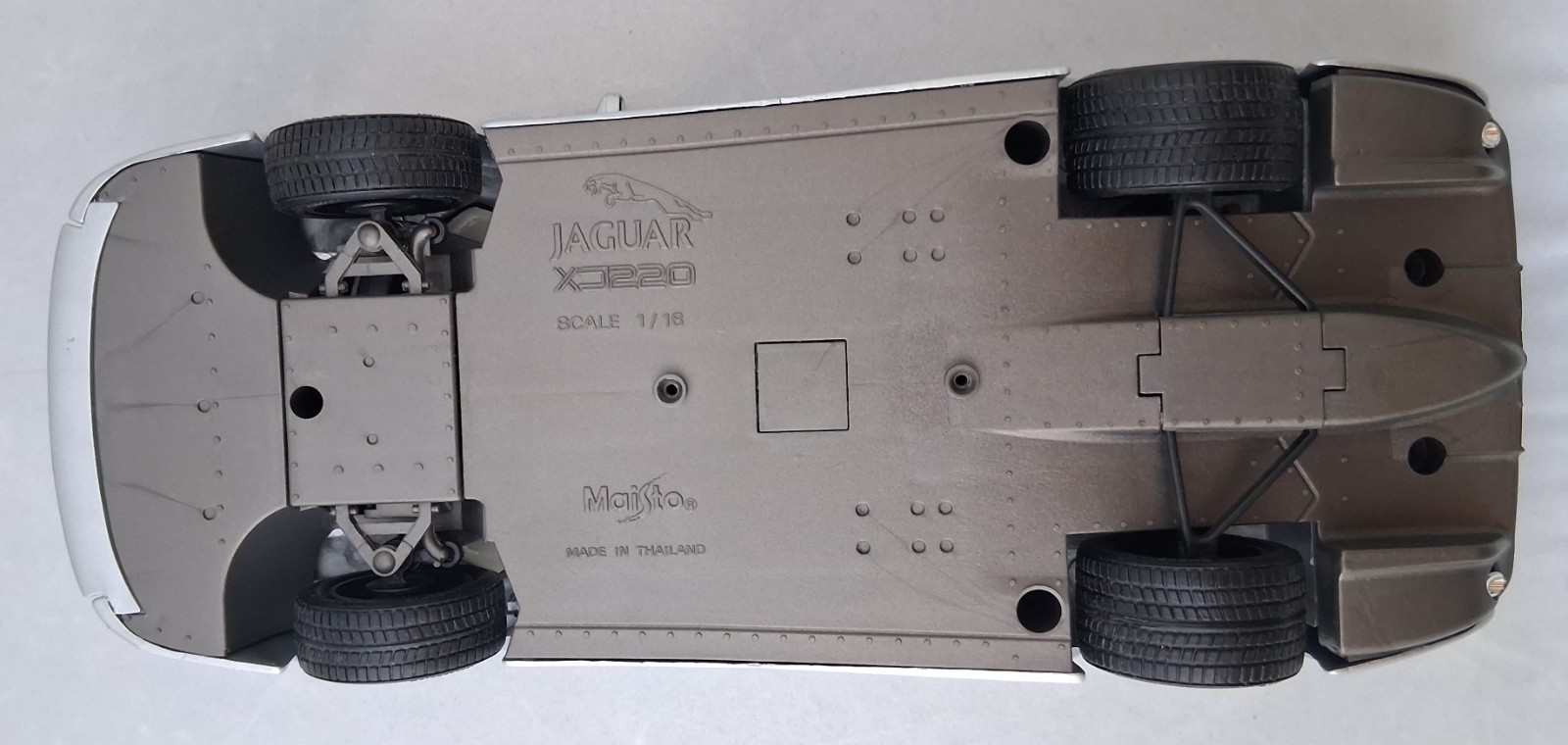 1992 Jaguar XJ220 1:18 Diecast (Silver) : Maisto