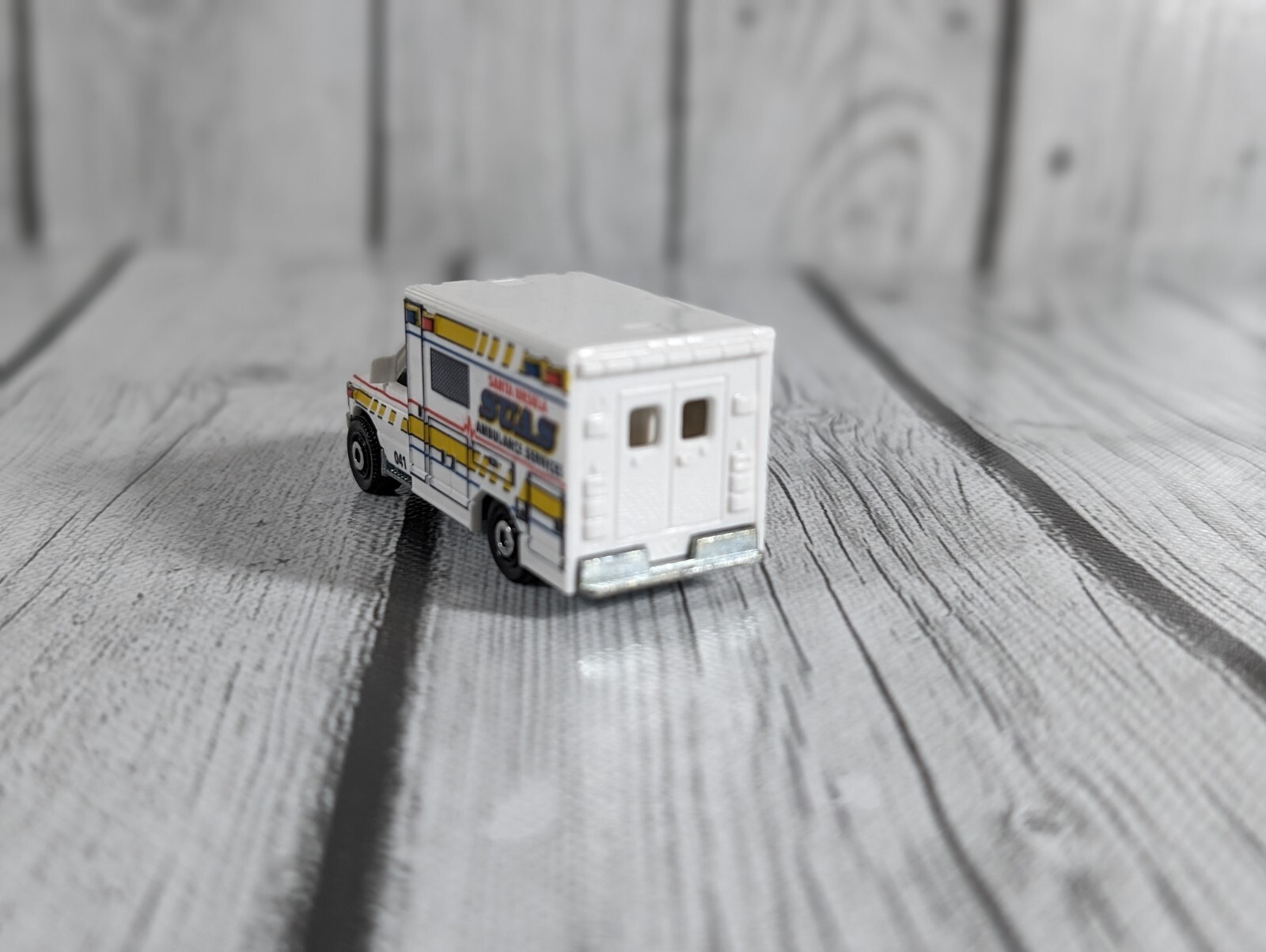Matchbox Ford E-350 E350 Ambulance Santa Ursula SUAS 2009 MB944 EMS car diecast