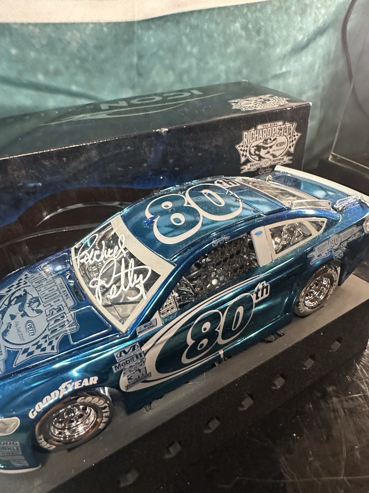 #80 Richard Petty 2017 Chrome Elite ICONS 8Oth Birthday Autographed DIN 11