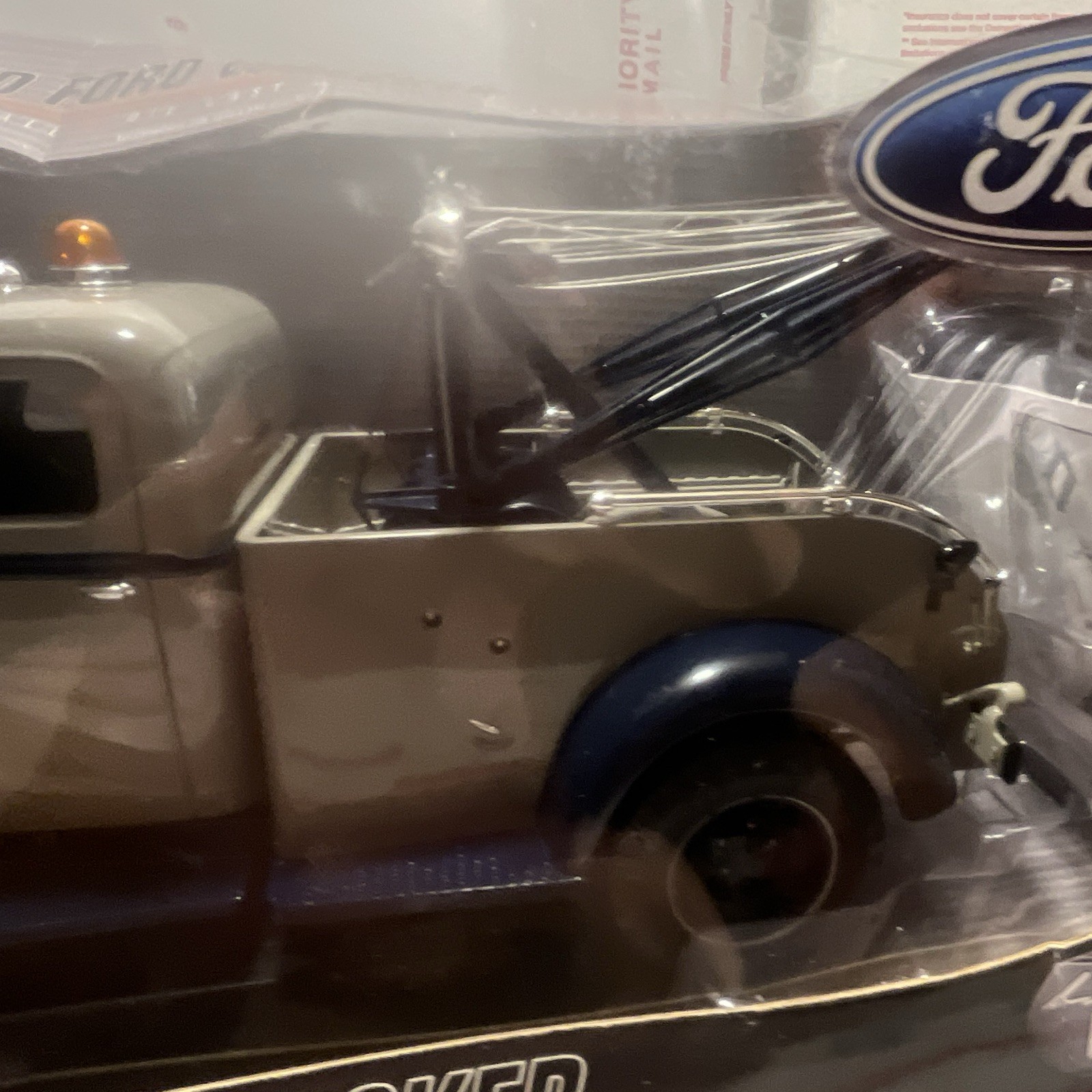 Highway 61 Collectibles 1940 Ford Wrecker Tow Truck 1:16 Diecast Working Winch