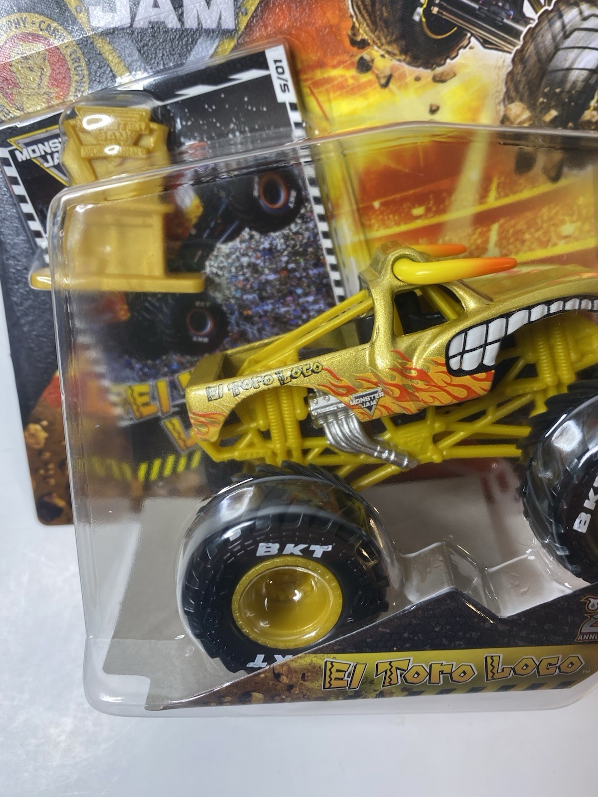 2026 Spin Master Monster Jam Gold Trophy Card – EL TORO LOCO – Series 1