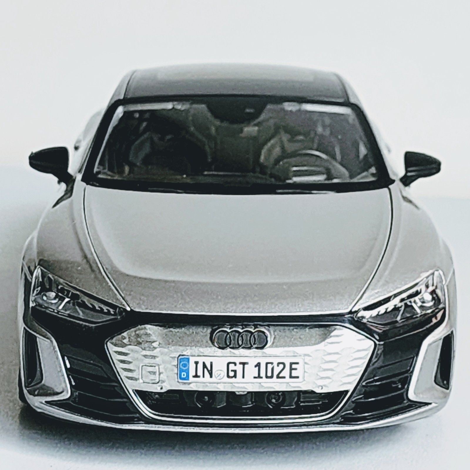 Maisto Special Edition 2022 Audi RS e-tron GT Silver 1:18 Diecast