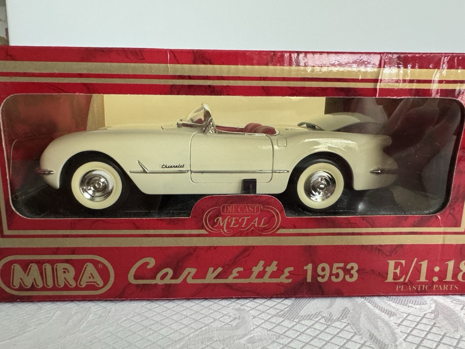 MIRA GOLDEN LINE 1953 CHEVROLET CORVETTE Convertible 1:18 Die-Cast Model Car-NIB