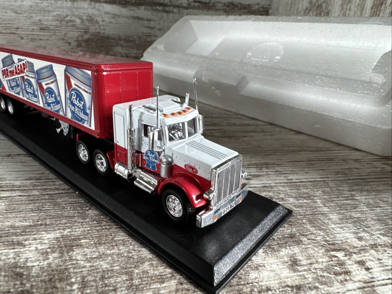 1/87 Scale Matchbox Pabst Blue Ribbon PBR Semi Truck With Trailer Beer.