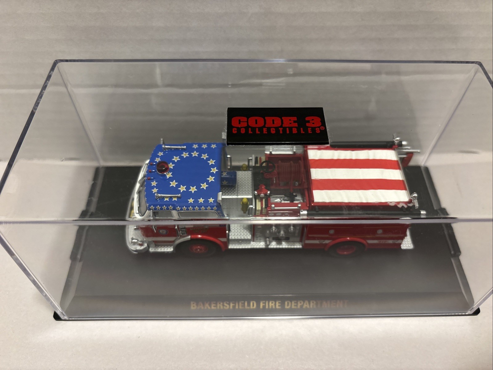 Code 3 Bakersfield Fire Dept Spirit Of 76 Limited Edition USA Flag 12860 1/64