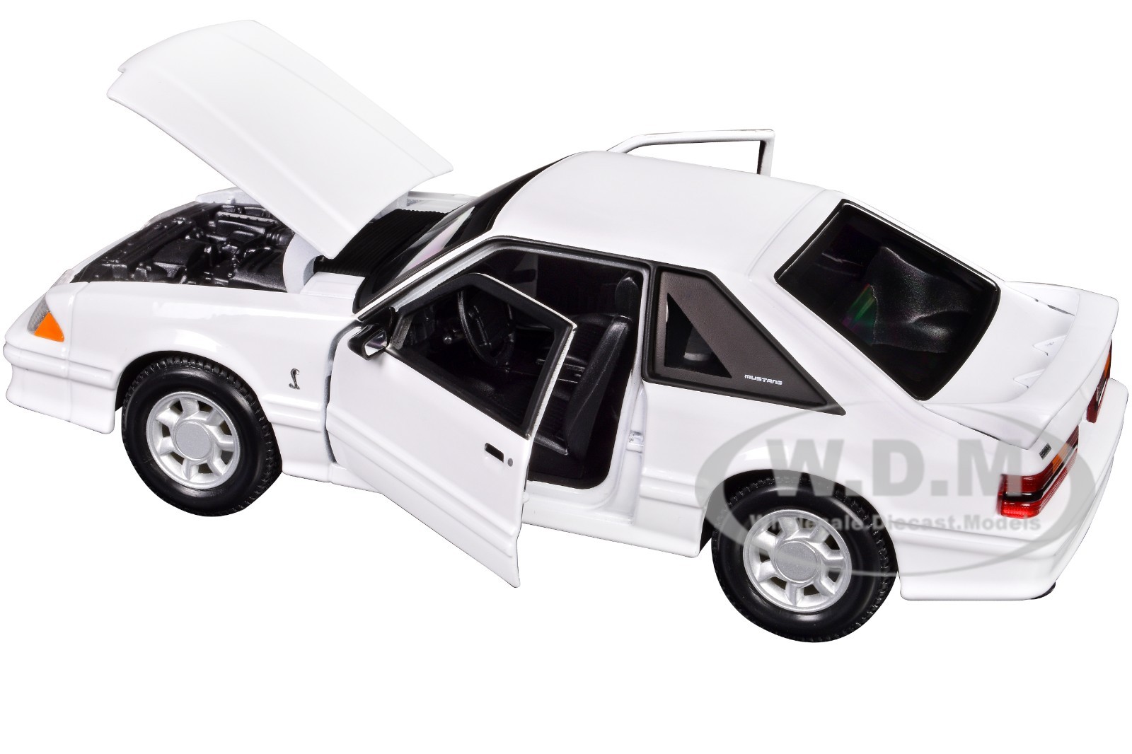 1993 FORD MUSTANG SVT COBRA WHITE 1/24 DIECAST MODEL CAR BY MAISTO 32906