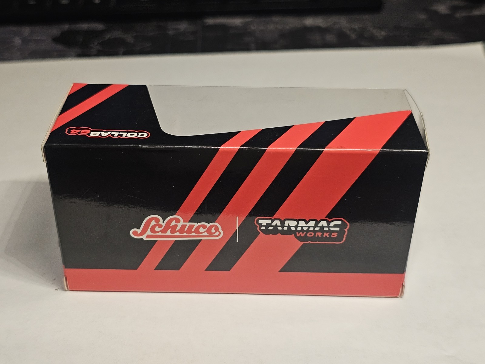 Tarmac Works 1:64 911 (993) GT2 JGTC Taisan Starcard #35 Diecast Model Car
