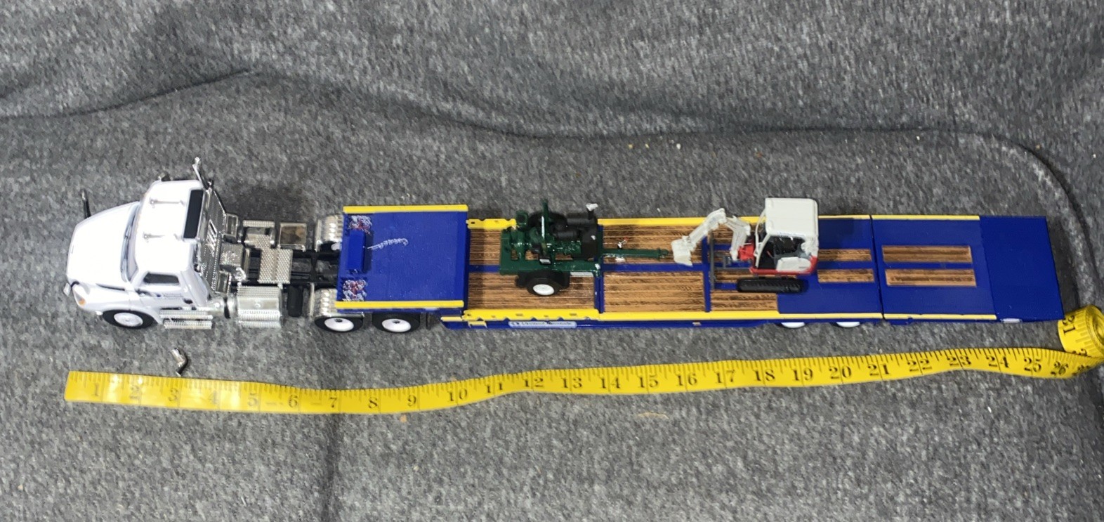 First Gear 1/34 Freightliner Cascadia Semi Ledwell Trailer United Rental Tractor