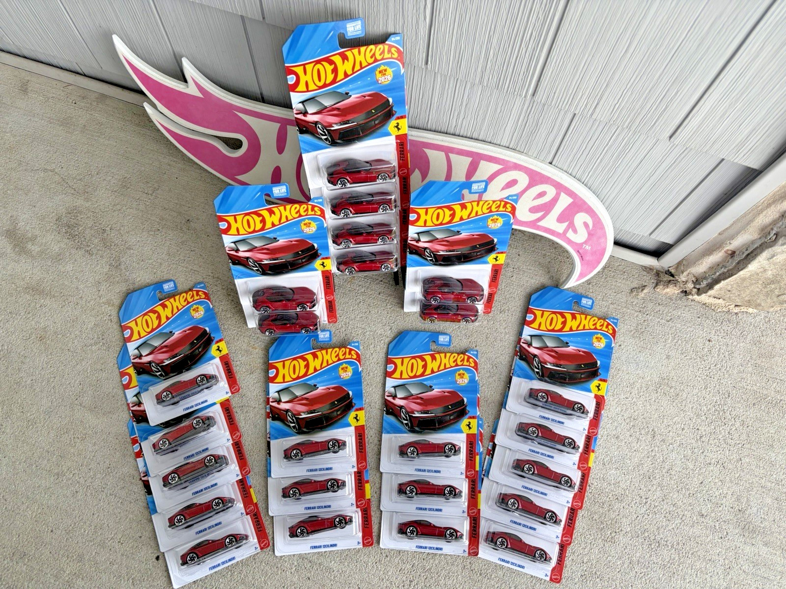 Hot Wheels Ferrari HUGE LOT OF 64 – F40 BLACK / DINO / 12 CILINDRI – FERRARI
