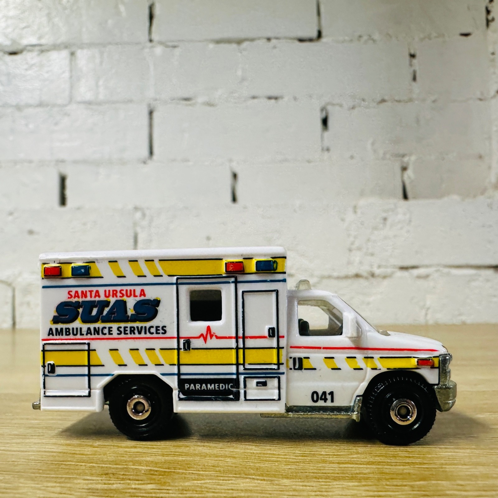 Ford E350 Ambulance White Yellow SUAS Santa Ursula MB944 2015 Heroic Rescue