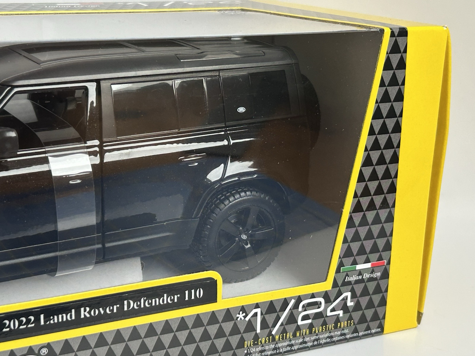 New Defender 110 4×4 (2022) Land Rover Black Colour Bburago 1/24 model #21101