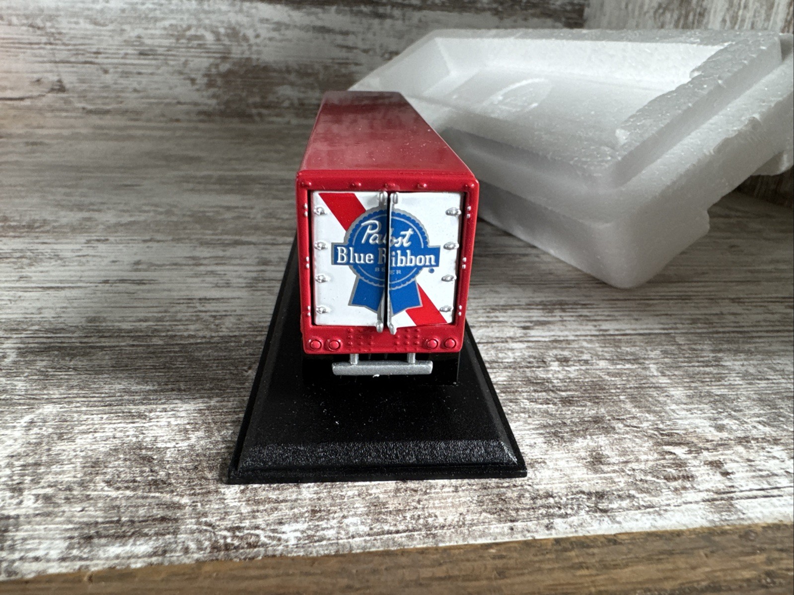 1/87 Scale Matchbox Pabst Blue Ribbon PBR Semi Truck With Trailer Beer.