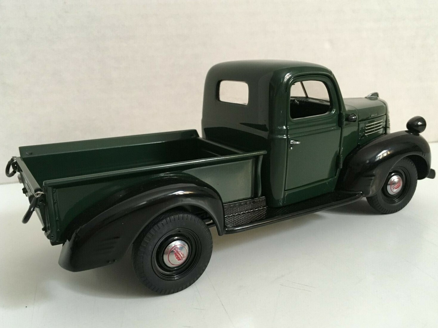 Plymouth Ram Pickup Truck Vintage Classic Built Metal 1 24 Model12Promo18