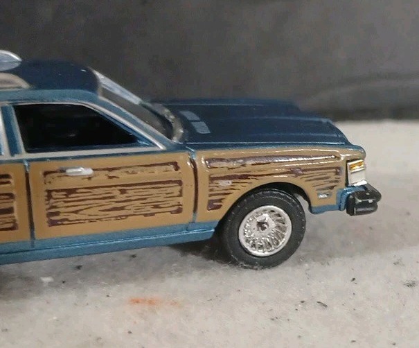 Motor Max American Graffiti 1:64 Scale 1979 Chrysler LeBaron (Rare Blue)