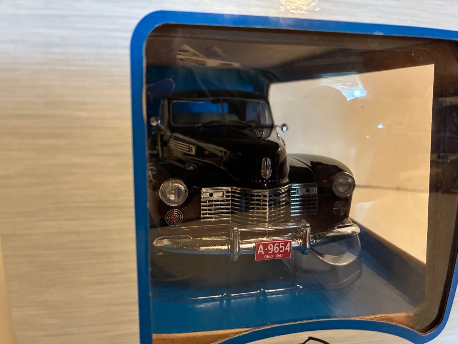 MCG (MODEL CAR GROUP) 1941 CADILLAC FLEETWOOD 1/18 SCALE new in BOX
