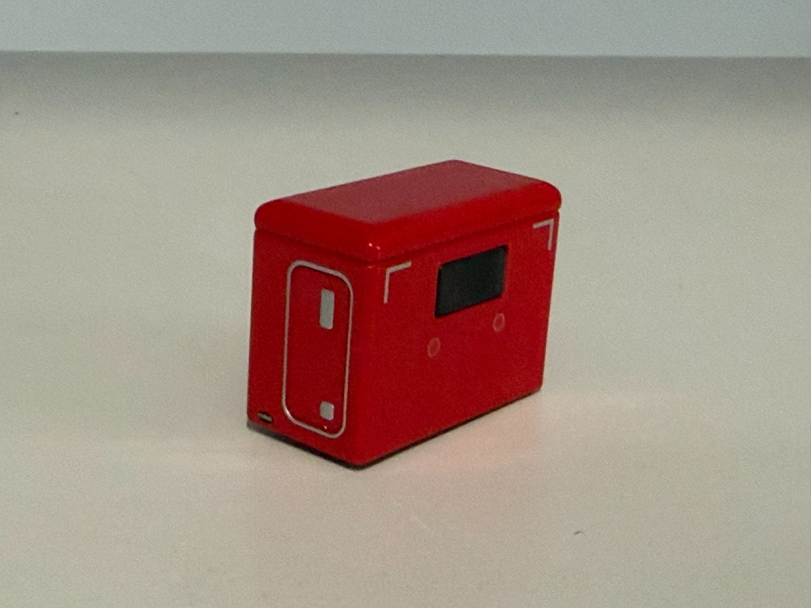 RED DCP 1/64 PETERBILT 389/379/359 48″ FLAT TOP SLEEPER 2 RED LIGHTS