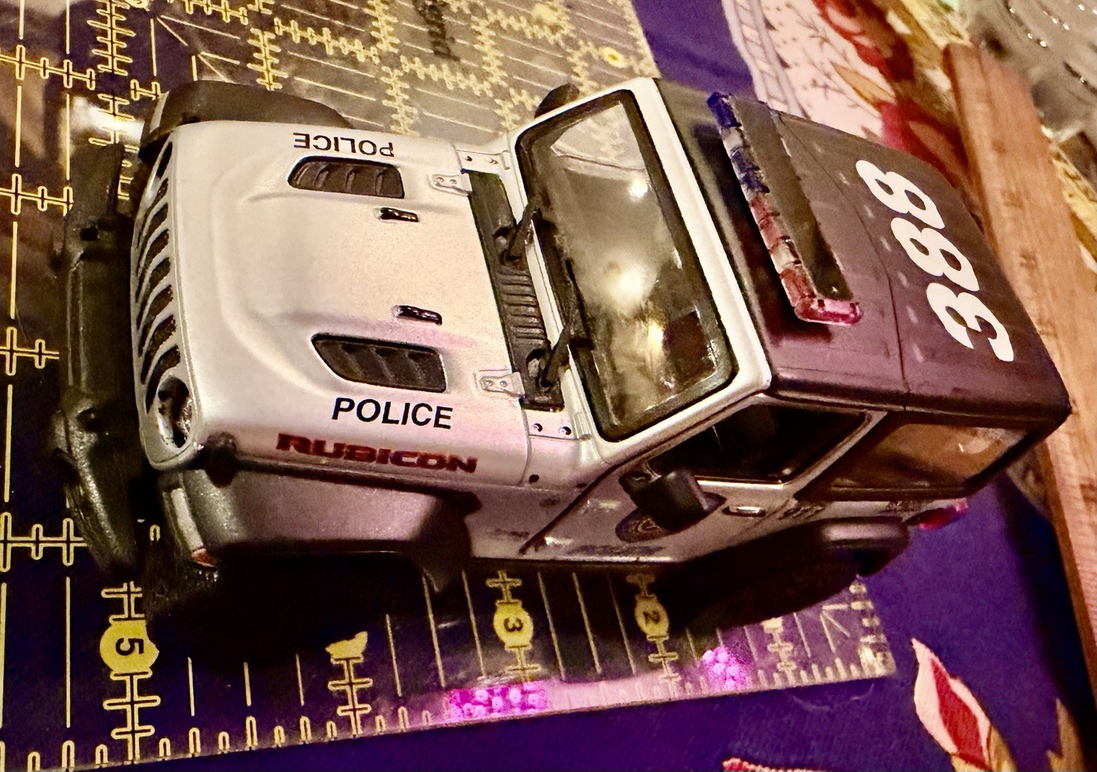 2018 Jeep Wrangler Rubicon 1/34 Die-Cast Model Car Doors Open Police Car