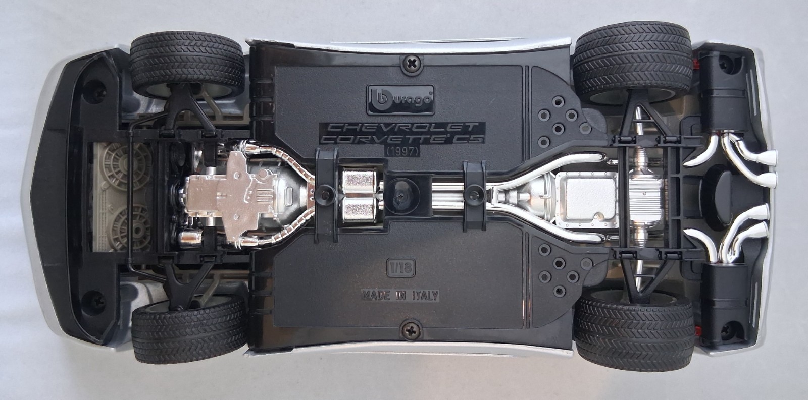 1999 Chevrolet Corvette C5 1:18 Diecast (Silver) : Burago