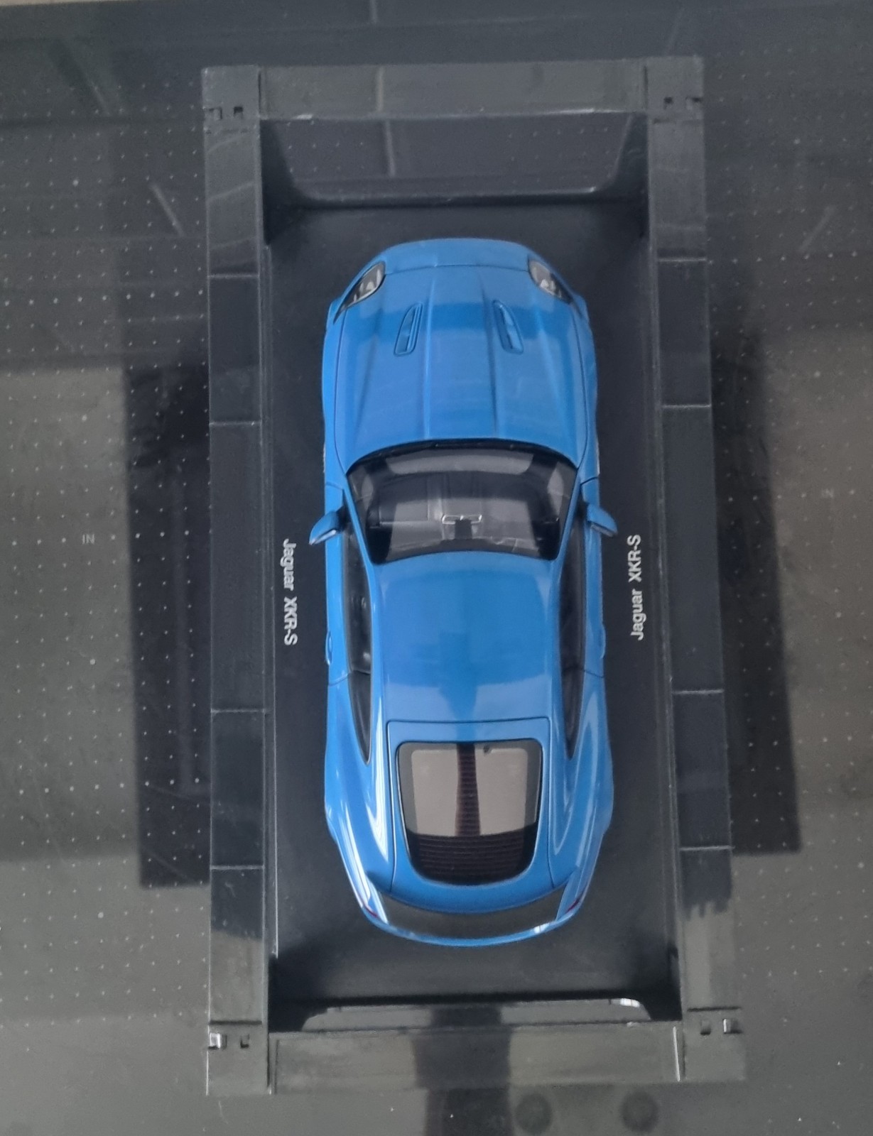 Jaguar 73641 XKR-S French Racing blue Auto Art models 1:18